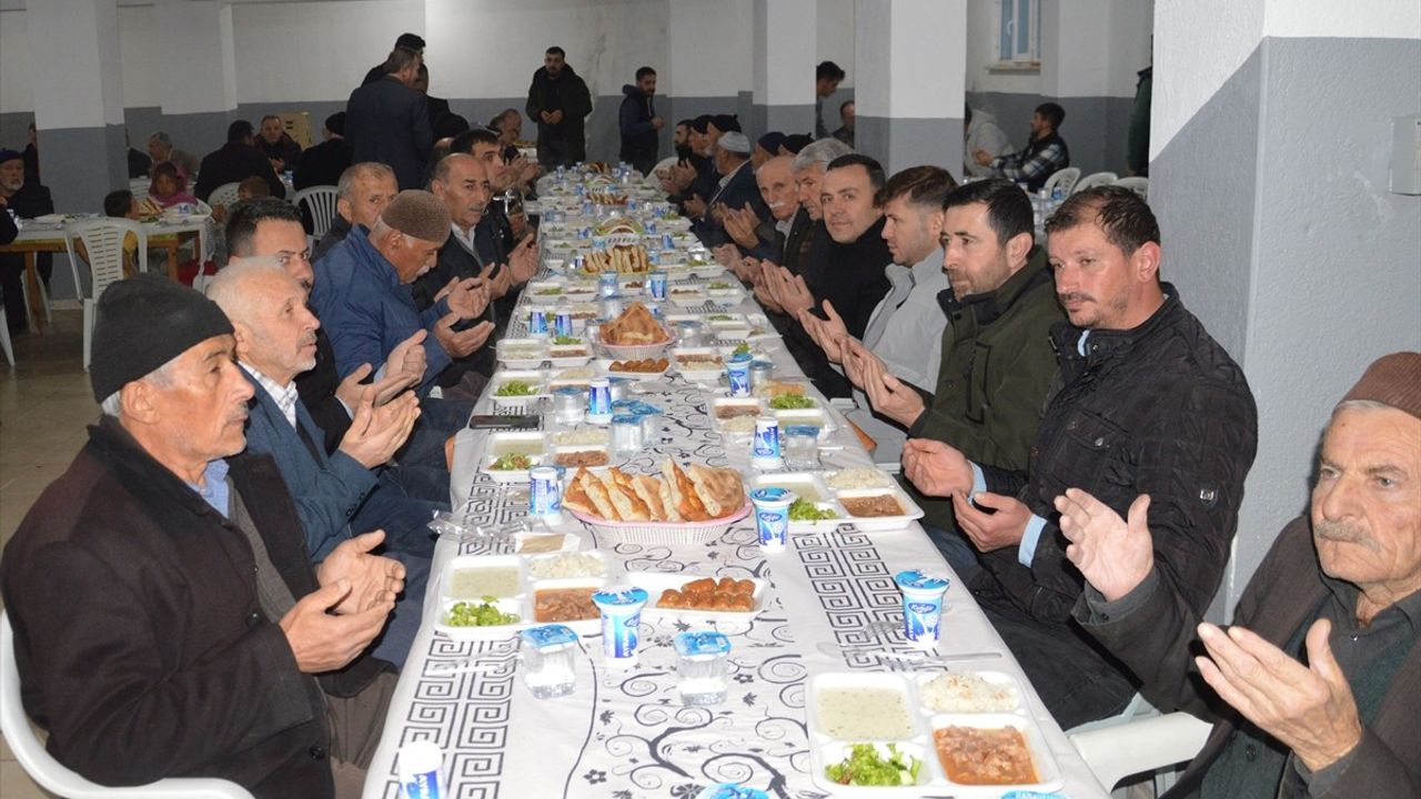 Samsun'un Ilıca Mahallesi'nde 20 Yıllık İftar Geleneği Devam Ediyor