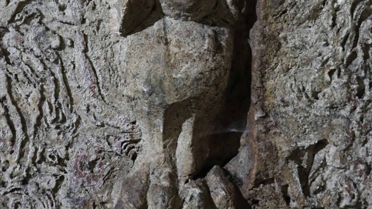 Şanlıurfa'da Kaya Mezarına Kayıt
