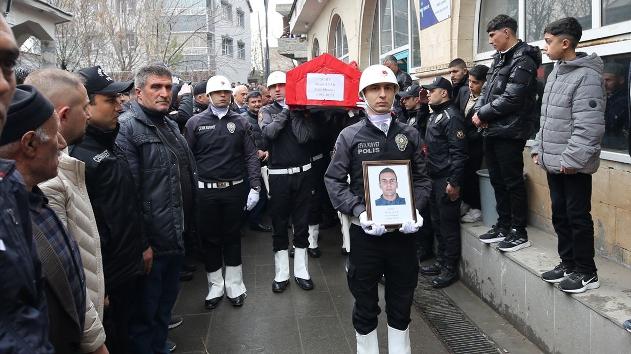 Şanlıurfa'da Şehit Olan Polis Memuru Mesut Acar, Son Yolculuğuna Uğurlandı