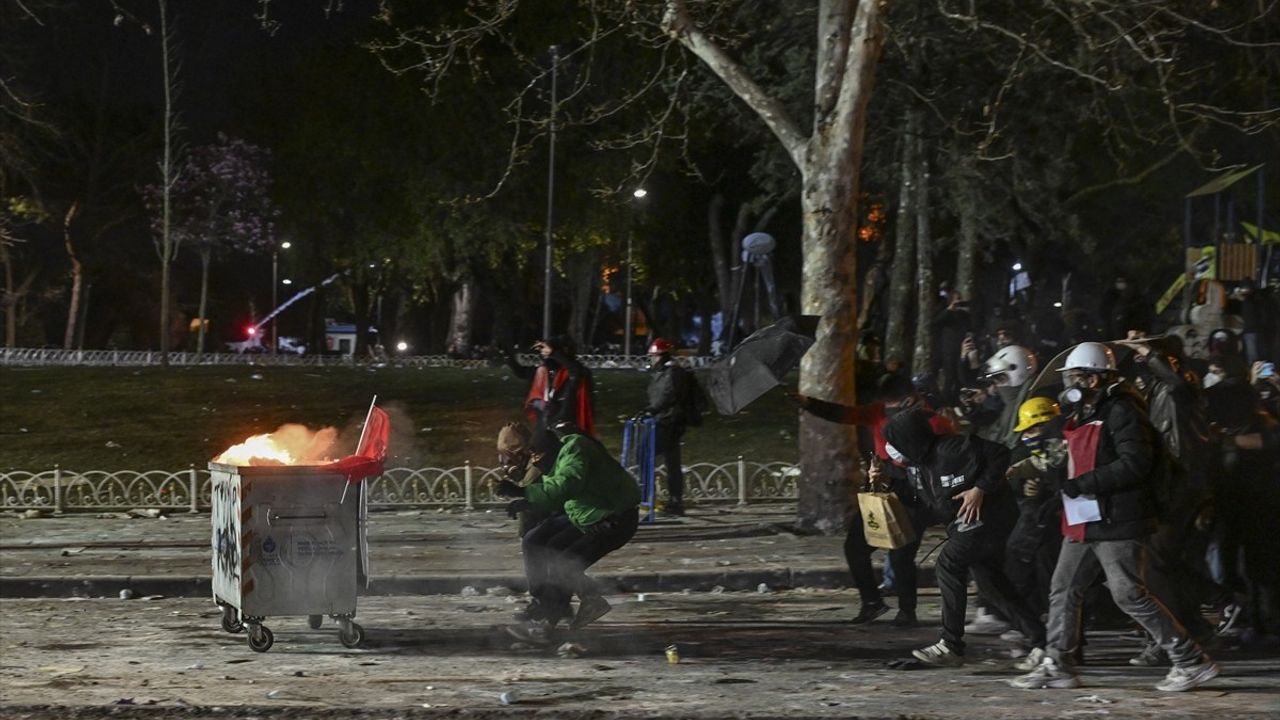 Saraçhane'de İzinsiz Gösteri: Polise Saldırıya Müdahale