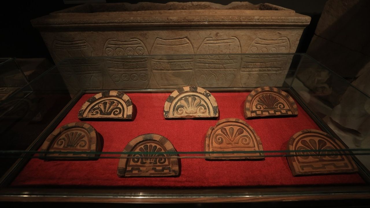 Septimius Severus'un Heykel Başı ve Pişmiş Toprak Levhalar Türkiye'ye İade Edildi