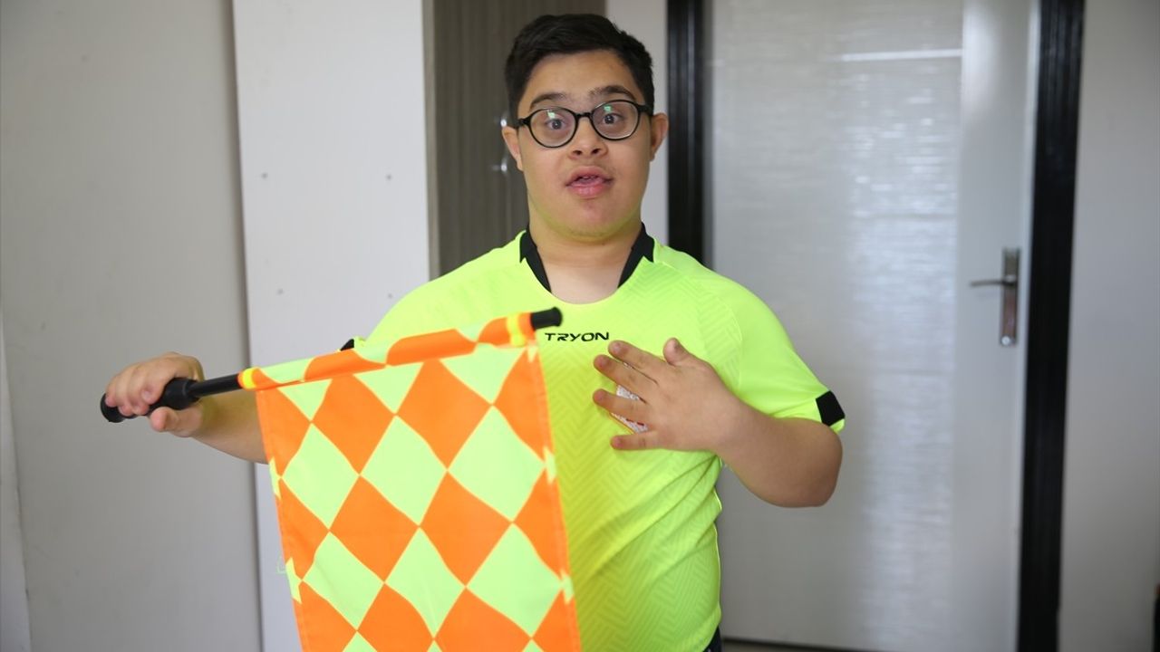 Siirt'te Down Sendromlu Çocuklar Futbol Maçını Yönetti