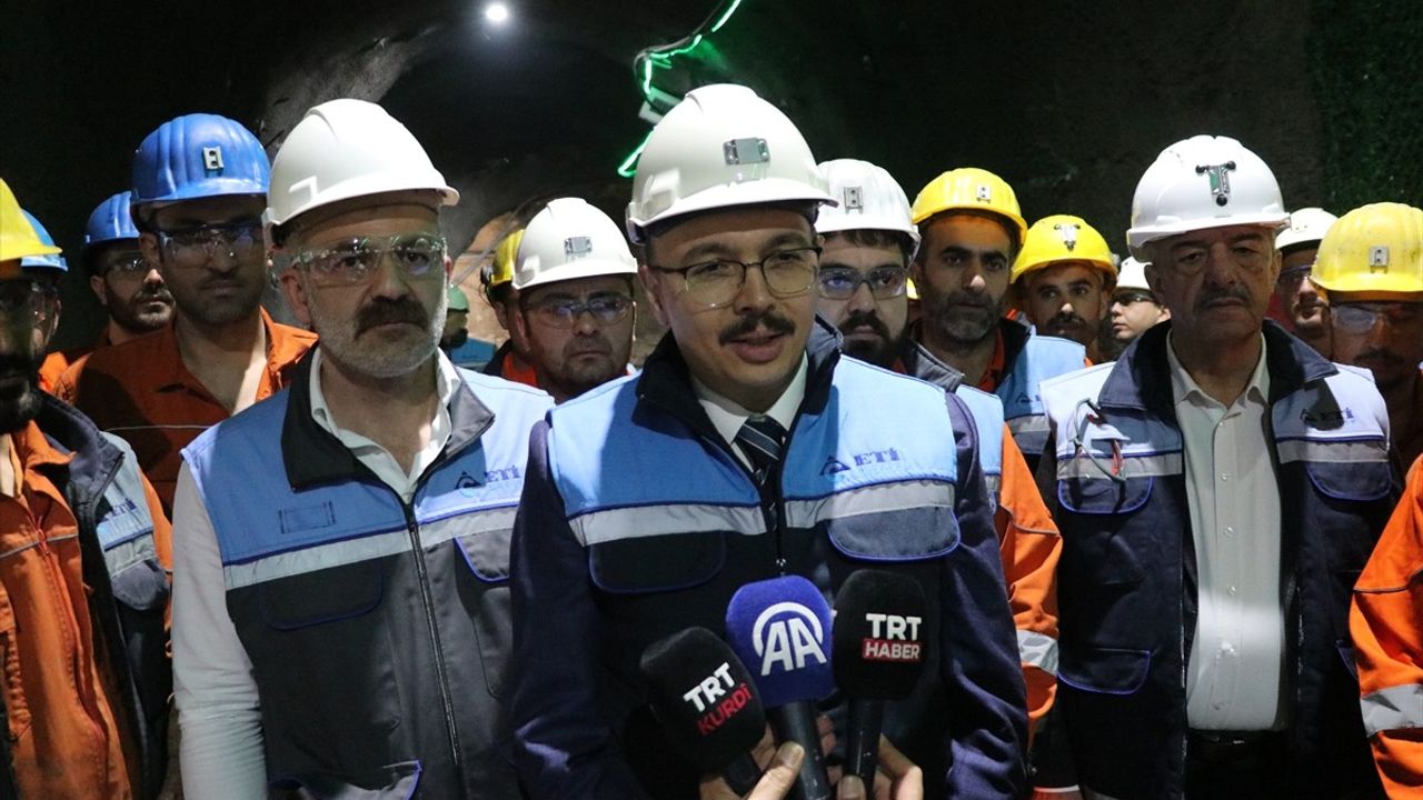 Siirt Valisi Kemal Kızılkaya, Madencilerle İftar Yaptı