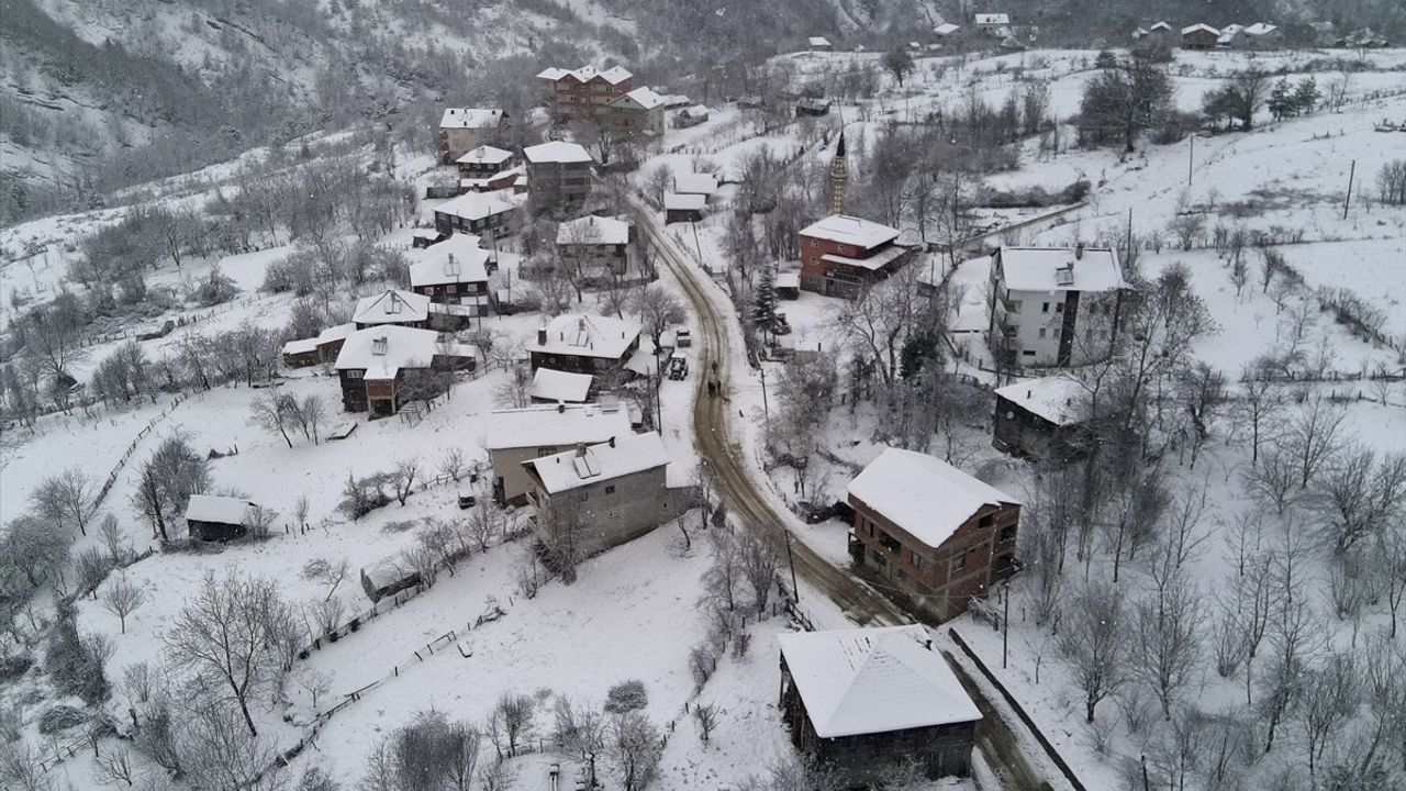 Sinop’ta Kar Yağışı Yüksek Kesimleri Beyaza Bürüdü