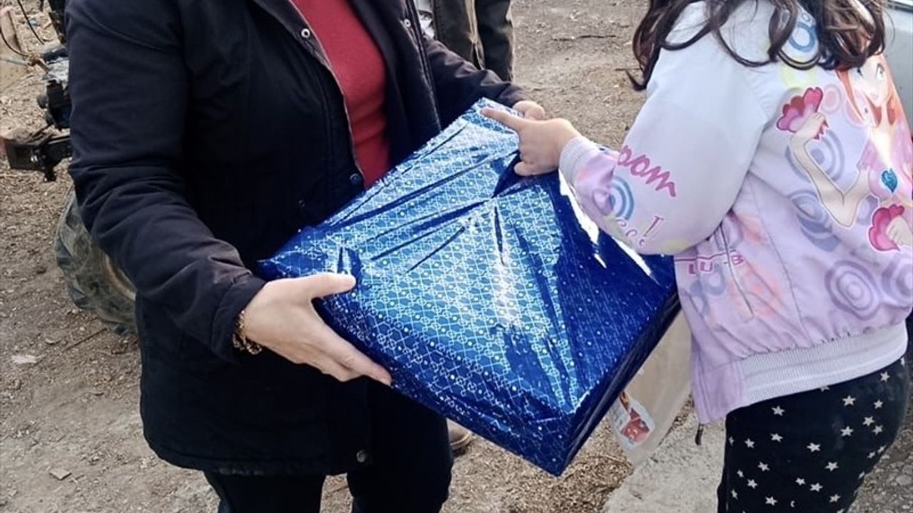 Sinop'ta 'Vali Amcaya Mektup' Projesi ile 240 Çocuğa Bayram Hediyesi