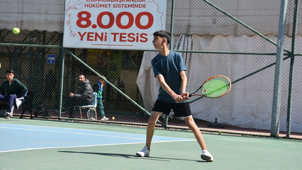 Şırnak'ta Gençler Tenis Bölge Birinciliği Müsabakaları Başladı