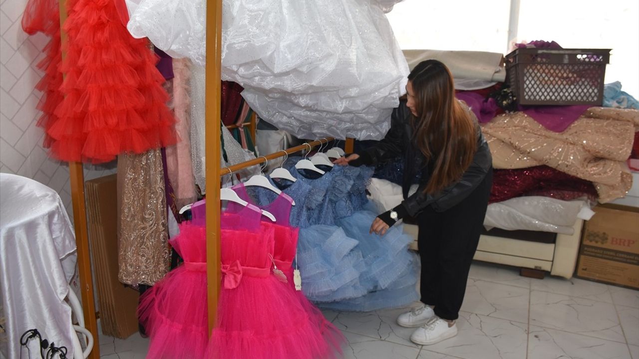 Şırnaklı Genç Kız KOSGEB Desteğiyle Çocuk Kıyafetleri Üretiyor