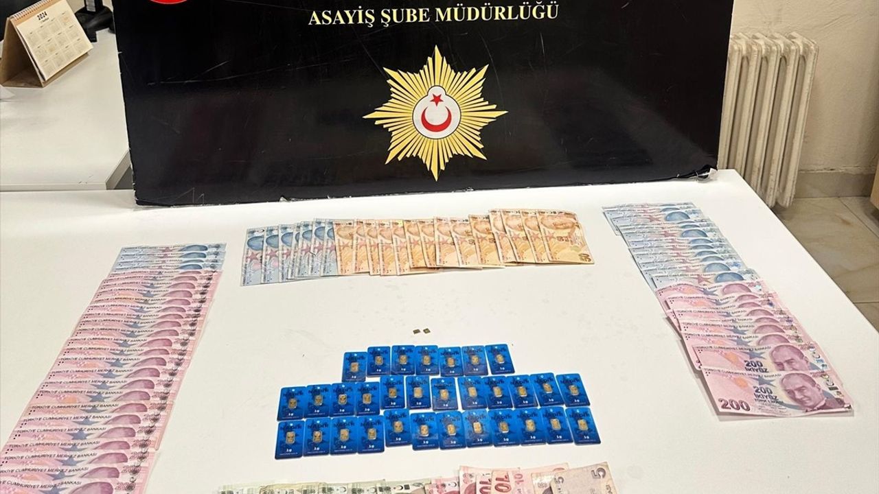 Sivas'ta Kuyumculara Sahte Altın Satmaya Çalışan 3 Şüpheli Tutuklandı