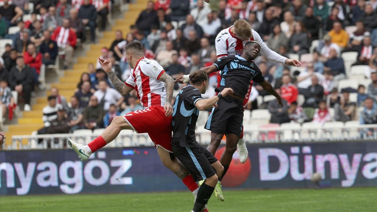 Sivasspor, Adana Demirspor'u İlk Yarıda Geride Bıraktı: 2-1