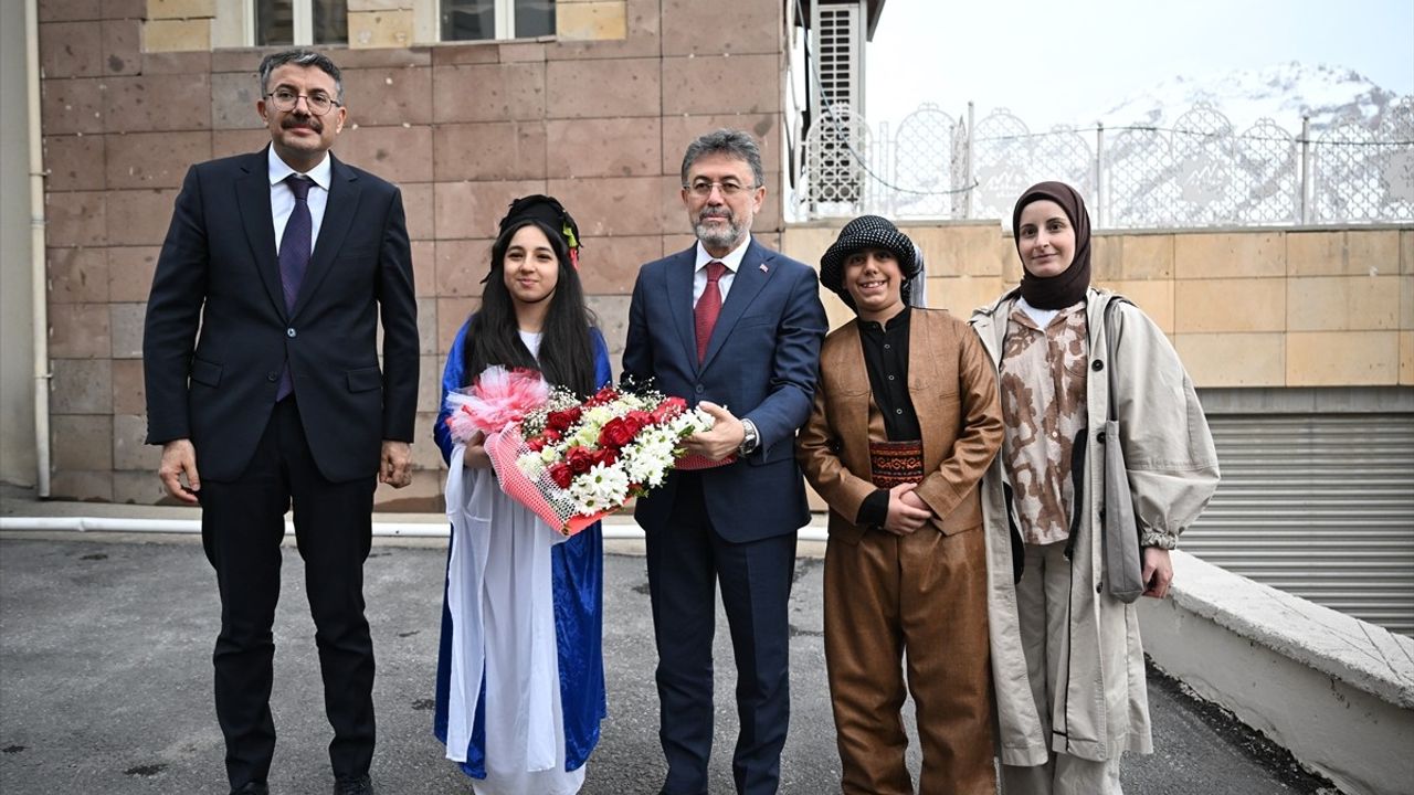 Tarım ve Orman Bakanı Yumaklı, Hakkari'de Kadın Girişimcileri Destekledi