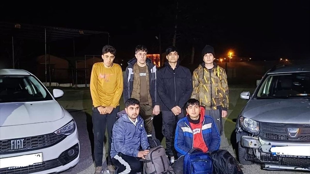 Tekirdağ'da 6 Düzensiz Göçmen ve 2 Kaçakçı Yakalandı