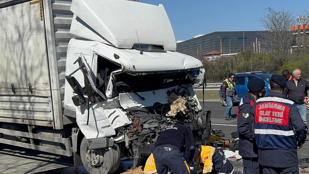 Tekirdağ'da Feci Kaza: Tır Sürücüsü Hayatını Kaybetti