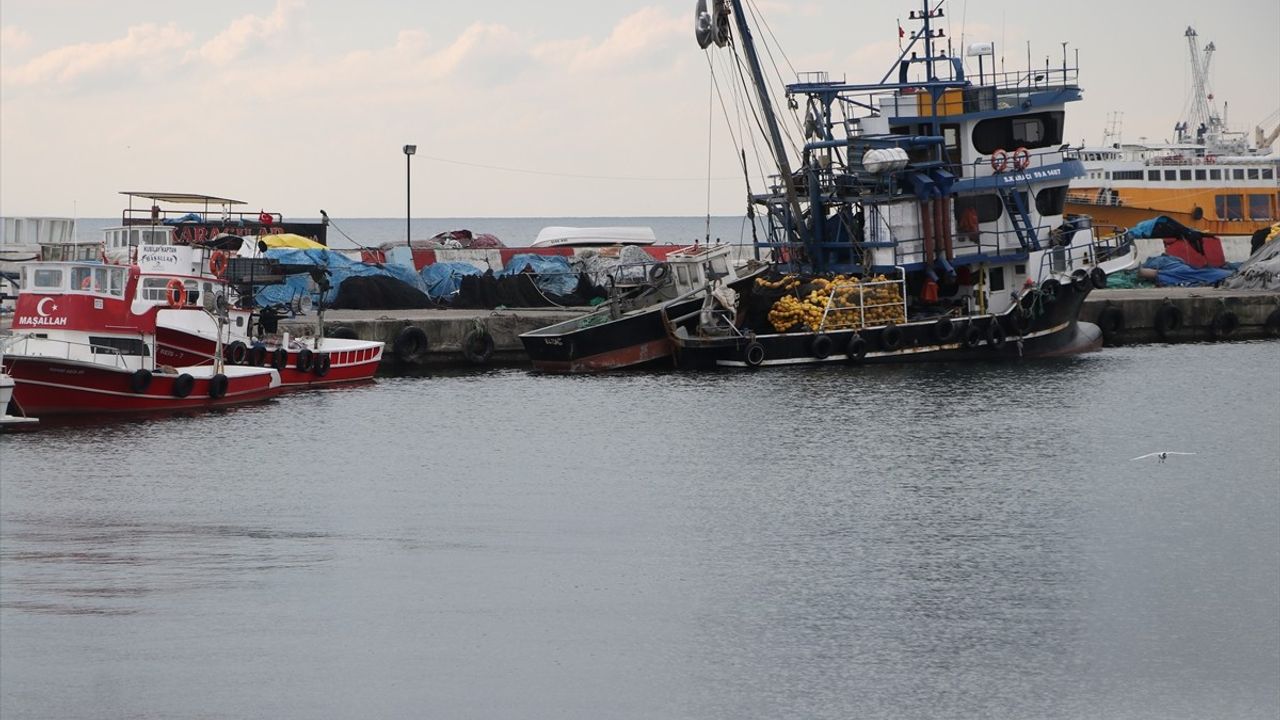 Tekirdağ'da Poyraz, Deniz Ulaşımını Engelliyor