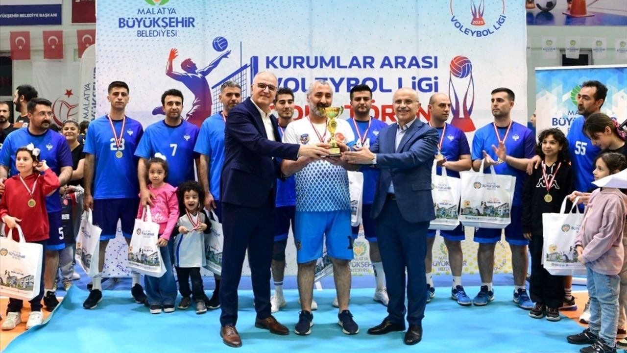 TFV Başkanı Üstündağ, Malatya'da Voleybol Ligi Finalini İzledi