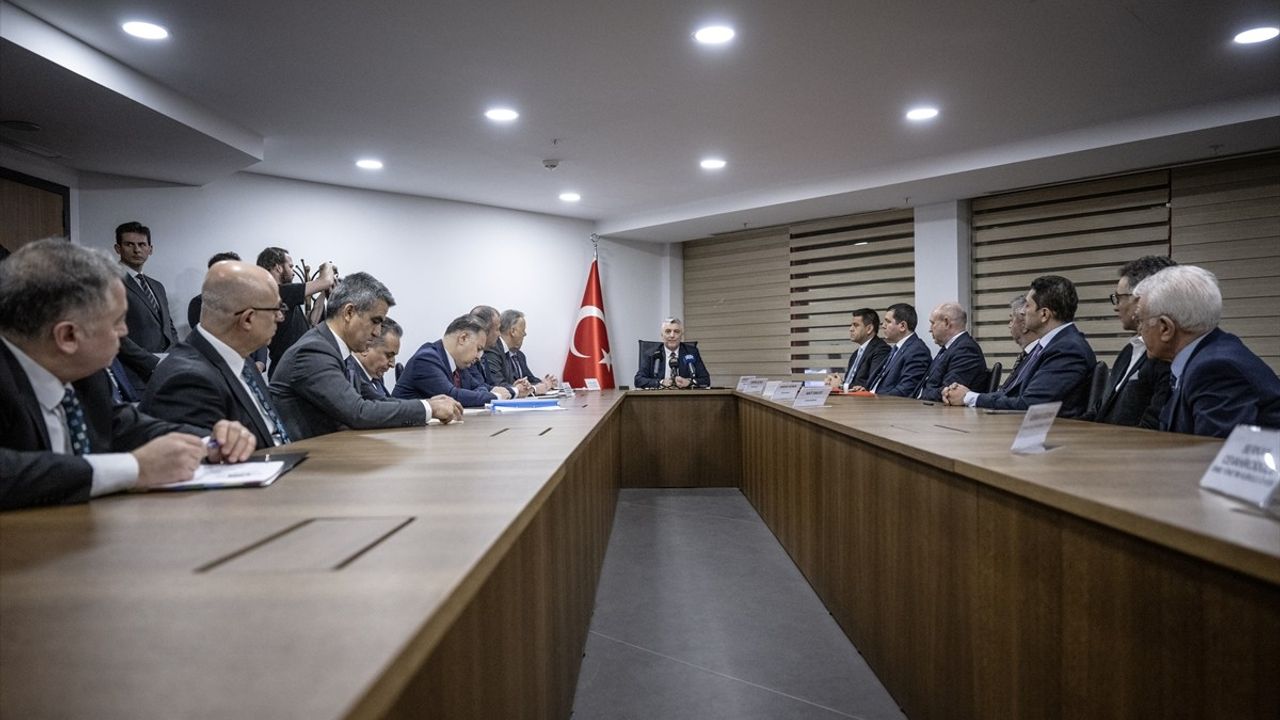 Ticaret Bakanı Bolat, Ayakkabı Sektörü Temsilcileriyle Bir Araya Geldi