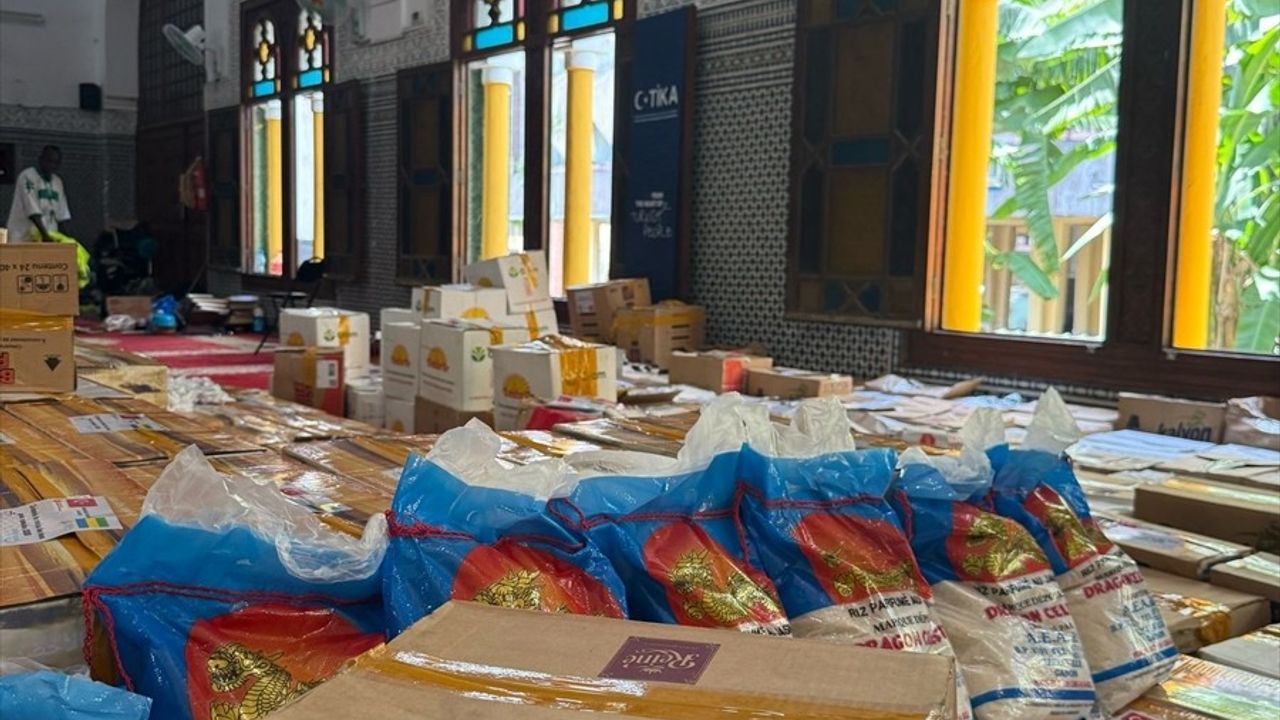 TİKA, Gabon'da 500 Aileye Gıda Kolisi Ulaştırdı