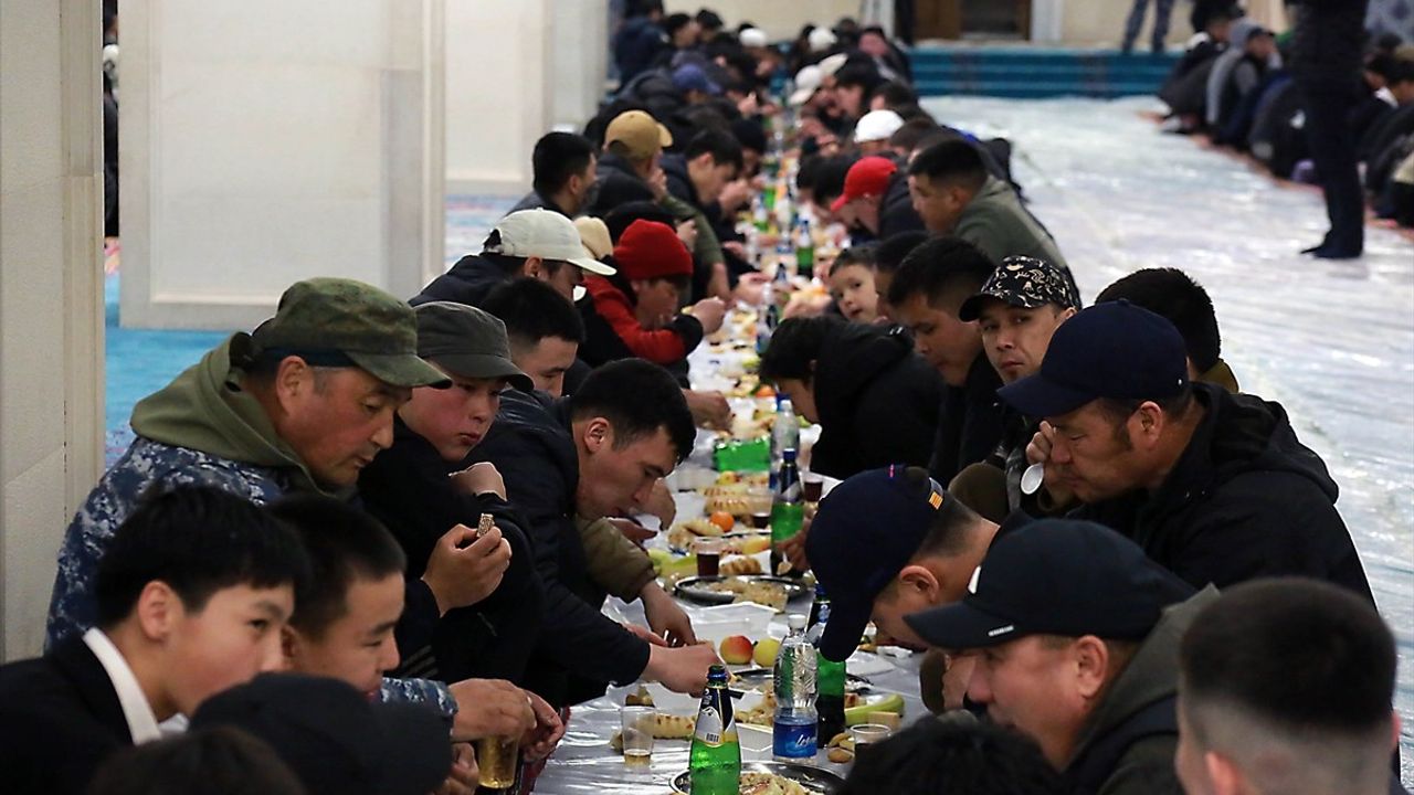 TİKA, Kırgızistan'da 2 Bin Kişilik İftar İkram Etti