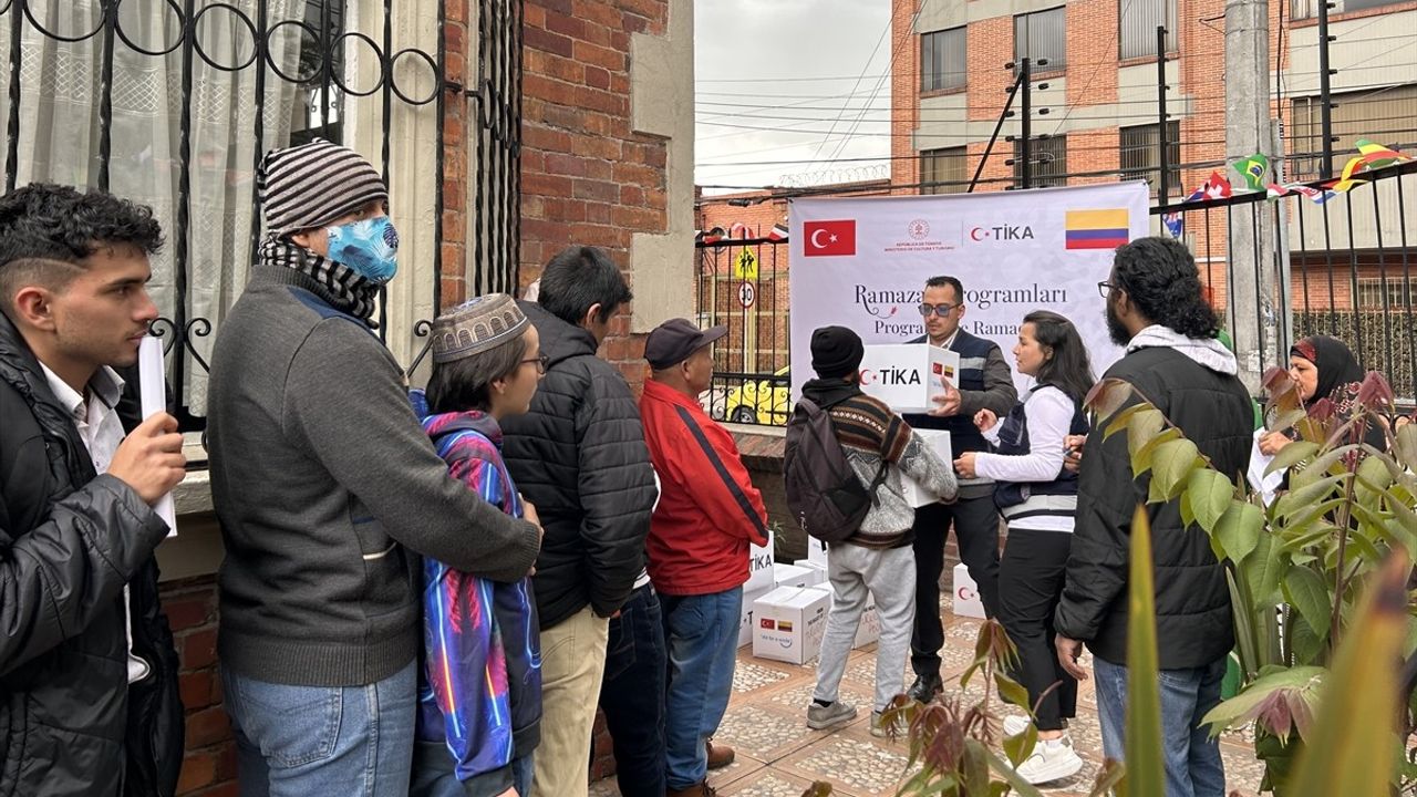 TİKA, Kolombiya'da 500 Aileye Gıda Yardımında Bulundu