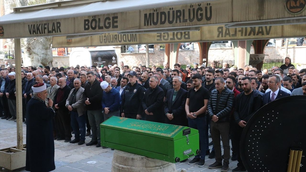 Tokat'ta 6. Kattan Düşen 4 Yaşındaki Çocuğun Cenazesi Toprağa Verildi