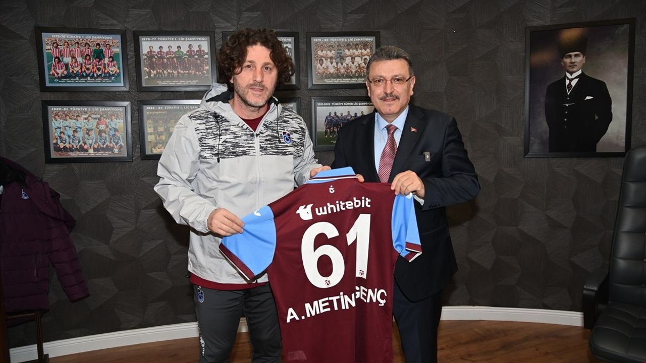 Trabzon Büyükşehir Belediye Başkanı Genç, Trabzonspor'u Ziyaret Etti