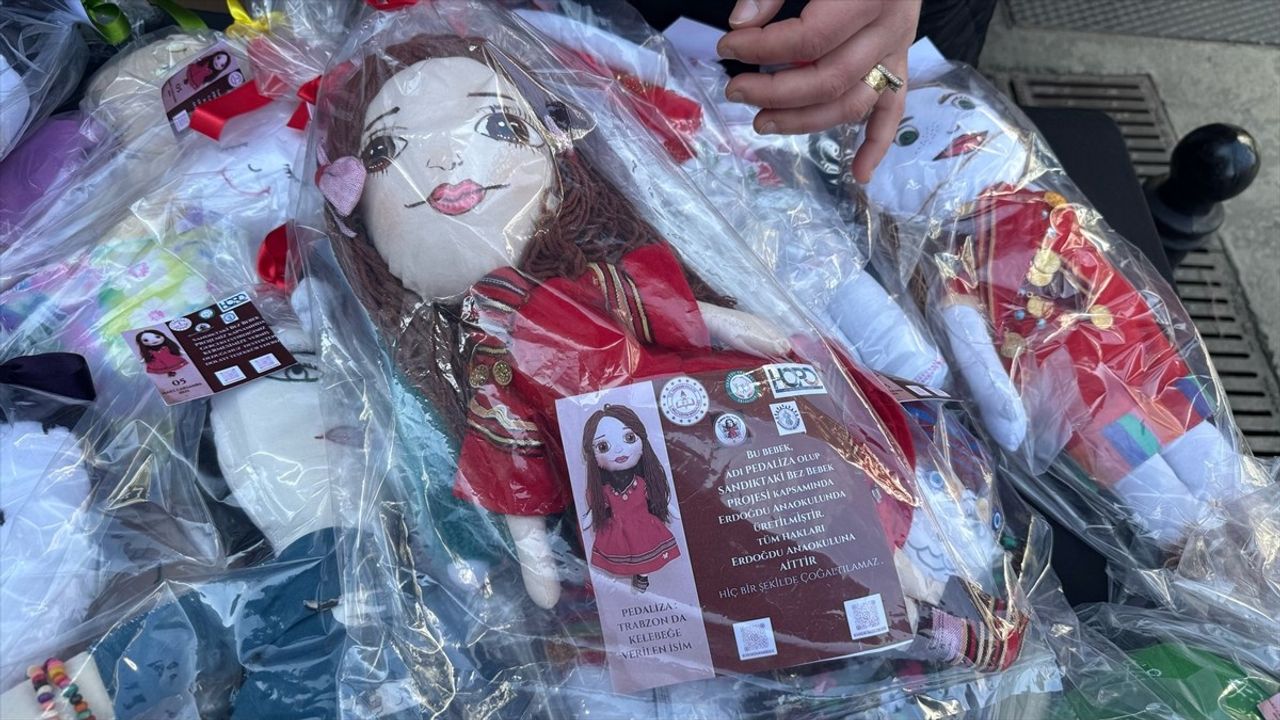 Trabzon'da Lösemili Çocuklar İçin Bez Bebek Satışı