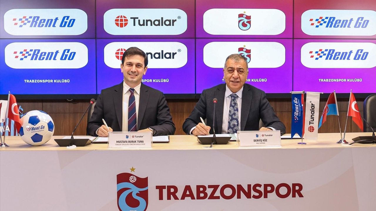 Trabzonspor, Rent Go ile 3 Yıl Daha Sponsorluk Anlaşması İmzaladı