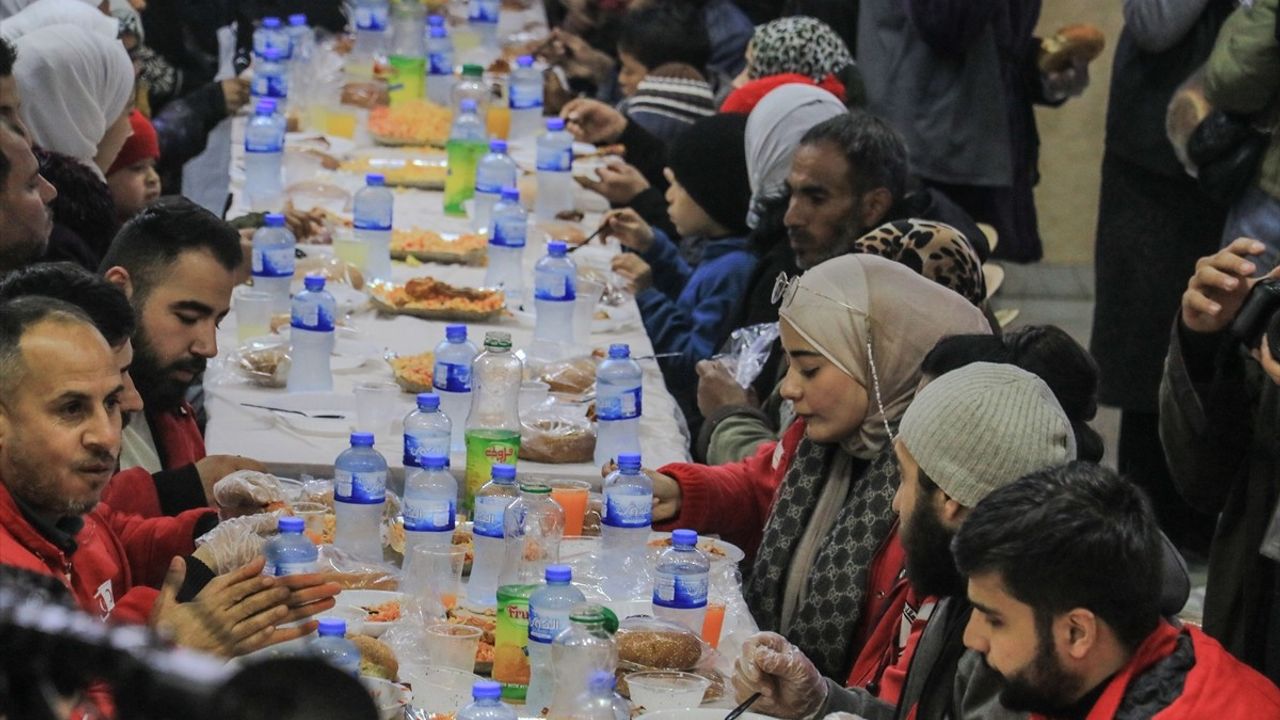 Türk Kızılay'dan Şam'da İhtiyaç Sahiplerine Toplu İftar