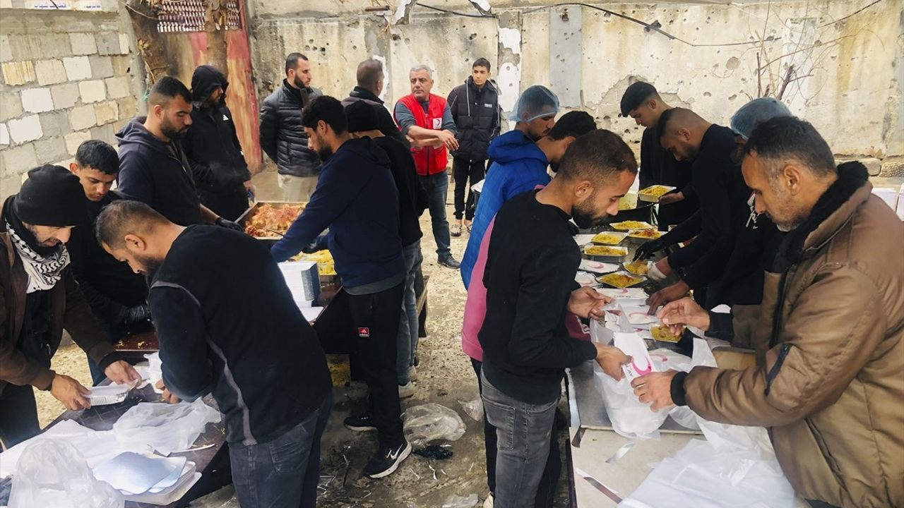 Türk Kızılay, Gazze'de 900 Bin İftarlık Dağıtacak