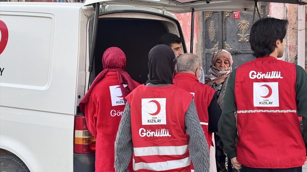 Türk Kızılay Siirt'te Her Gün 300 Kişiye İftar Yemeği Ulaştırıyor