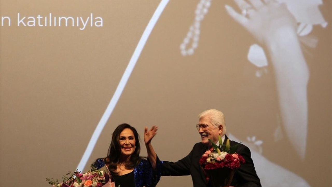 Türkan Şoray ve İzzet Günay, 57 Yıl Sonra 'Vesikalı Yarim' İçin Buluştu