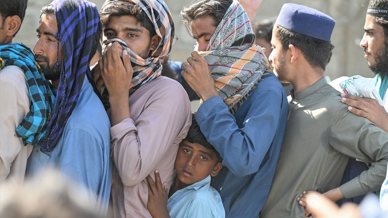 Türkiye Diyanet Vakfı, Pakistan'da 500 Gıda Kolisi Dağıttı