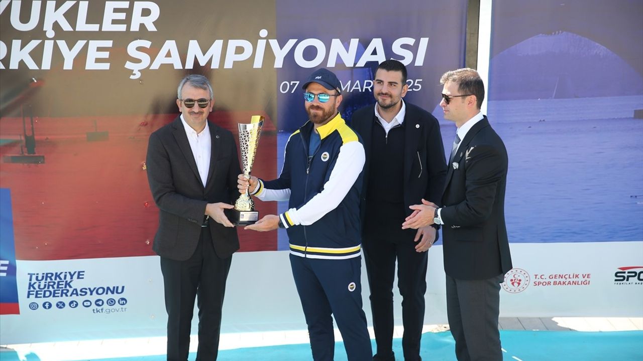 Türkiye Kürek Şampiyonası'nda Fenerbahçe Şampiyonluklarını Taçlandırdı