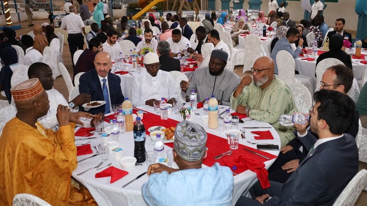 Türkiye Maarif Vakfı Gambiya'da İftar Programı Düzenledi