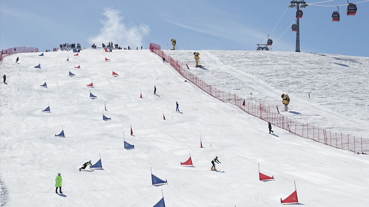 Türkiye Snowboard Şampiyonası Erciyes'te Başladı