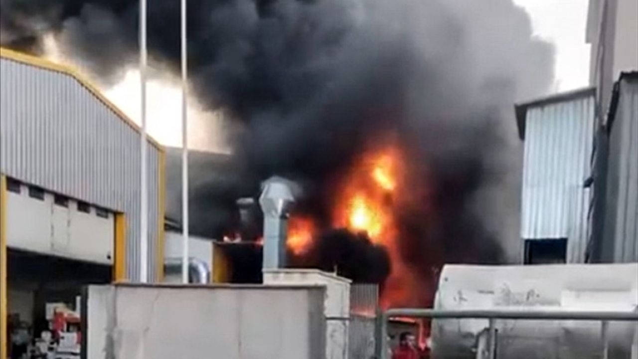 Tuzla'da Kimyasal Fabrikada Yangın!