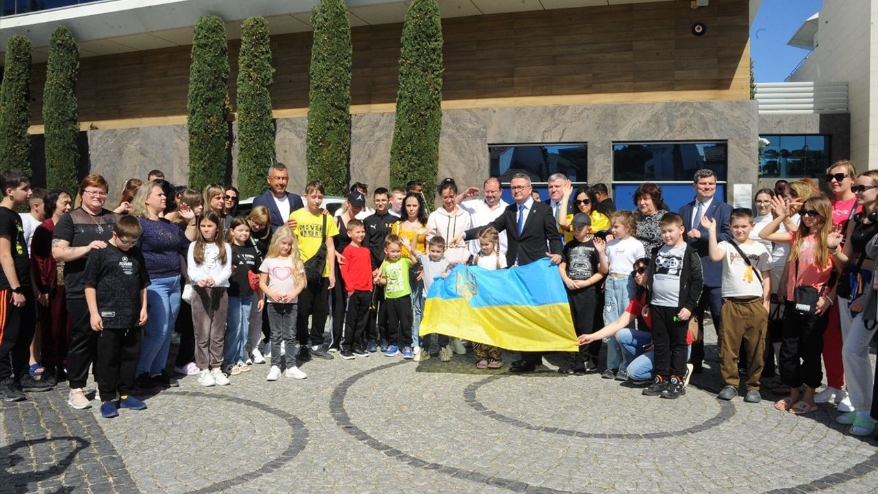 Ukraynalı Çocuklar 'Umut Köprüsü' Projesi ile Çeşme'de