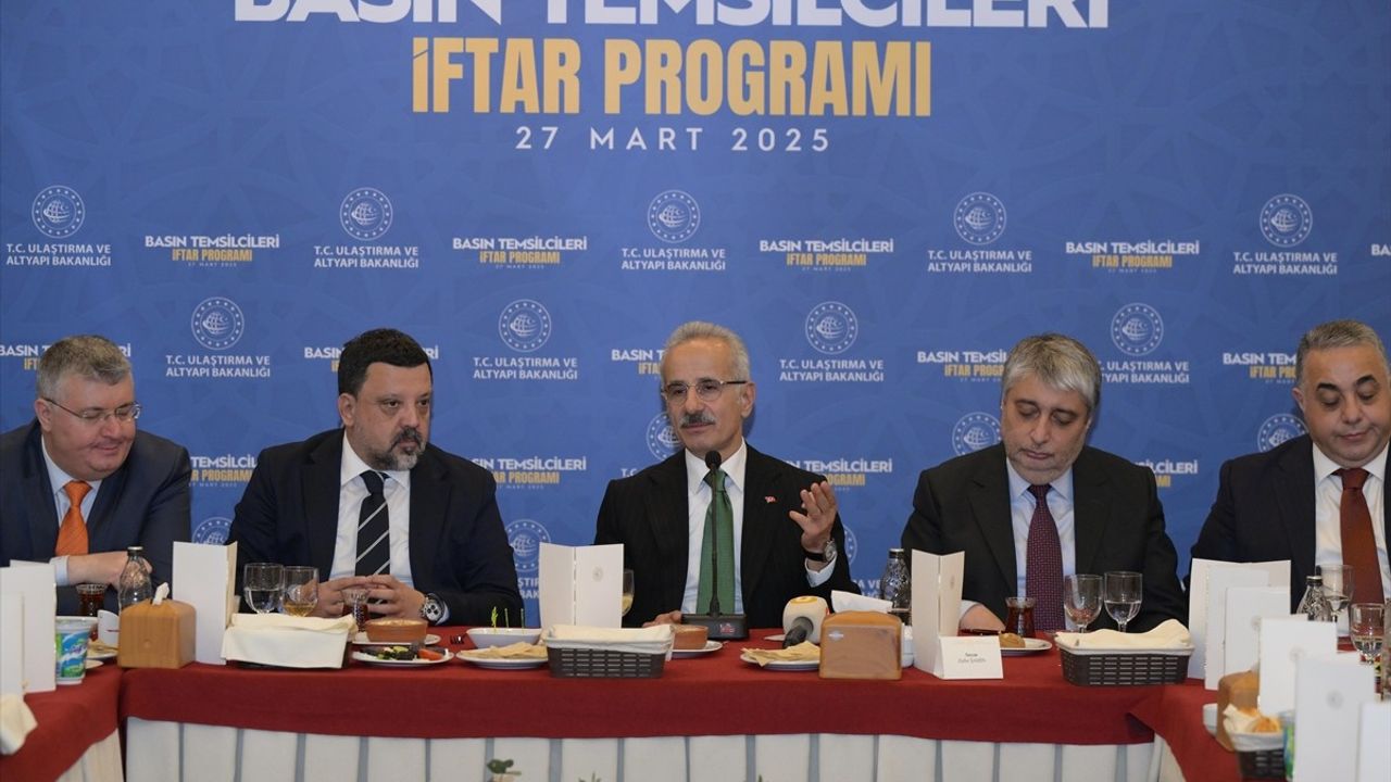 Ulaştırma ve Altyapı Bakanı Uraloğlu'ndan Kritik Ulaşım Projeleri Açıklaması