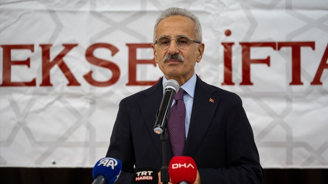 Ulaştırma ve Altyapı Bakanı Uraloğlu'ndan Trabzon'a 32 Kilometrelik Yeni Raylı Sistem Müjdesi