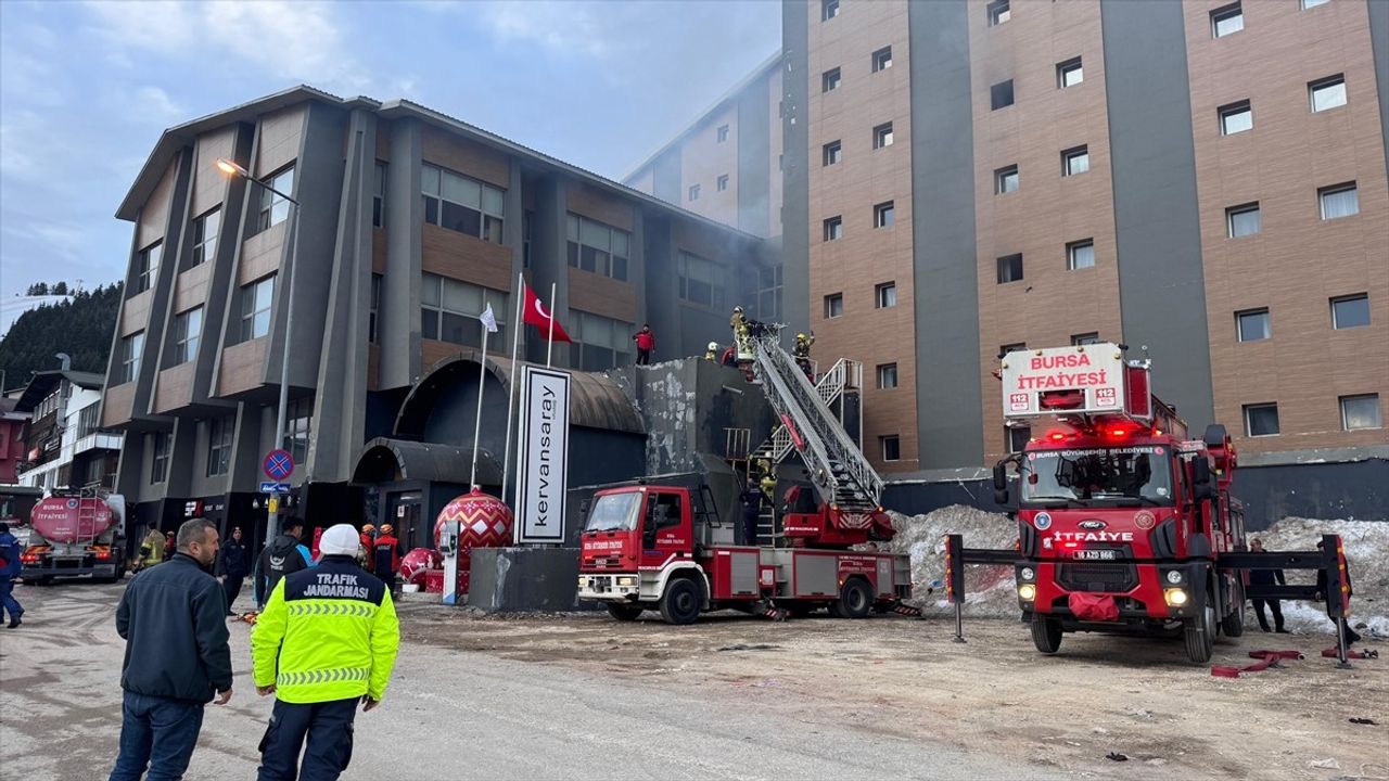 Uludağ'da Kapatılan Otelde Yangın Çıktı