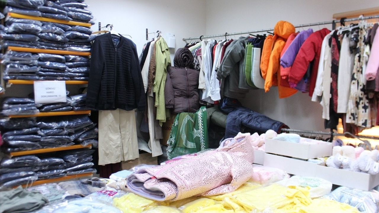 Ümraniyeli Muhtar, Muhtarlık Binasını Sosyal Market Haline Getirdi