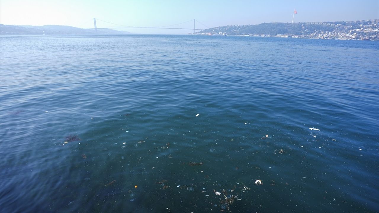 Üsküdar'da Kanalizasyon Sorunu: Denize Akan Atık Sular Çevreyi Kirletiyor