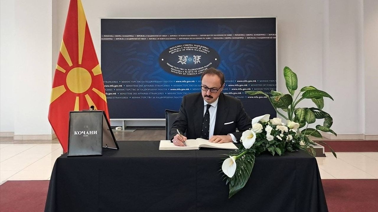 Üsküp Büyükelçisi Ulusoy, Yangında Hayatını Kaybedenler için Taziye Defteri İmzaladı