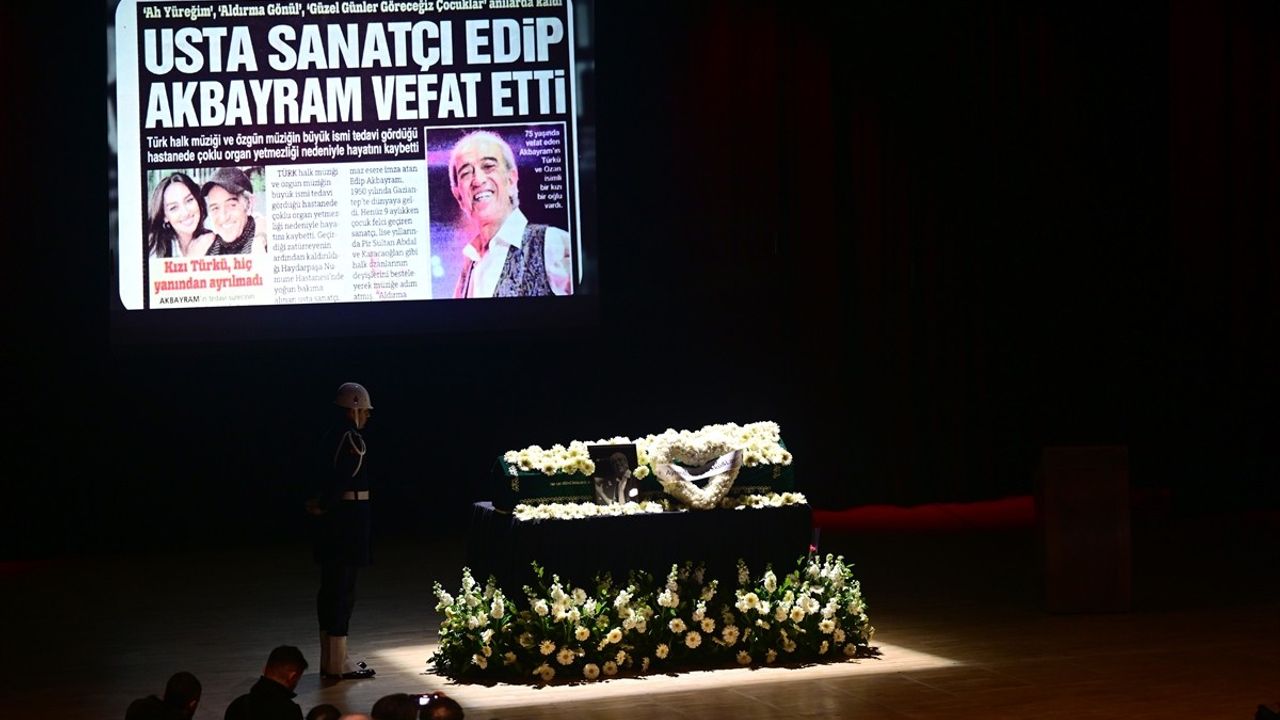 Usta Sanatçı Edip Akbayram, Son Yolculuğuna Uğurlandı