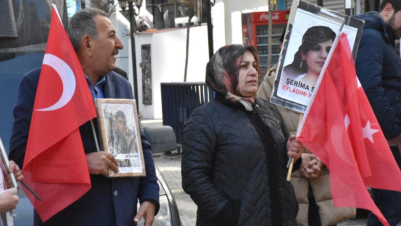 Van'da Terör Mağduru Aileler Eylemlerine Devam Ediyor