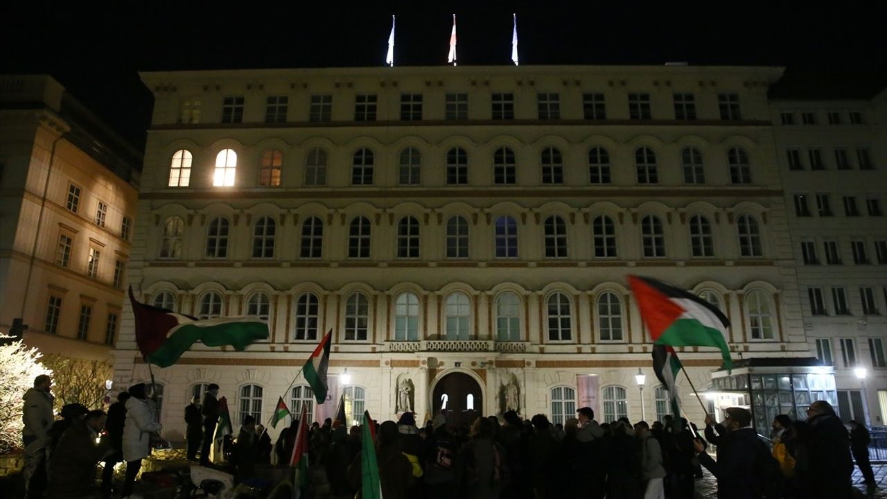 Viyana'da İsrail'in Gazze Saldırıları Protesto Edildi