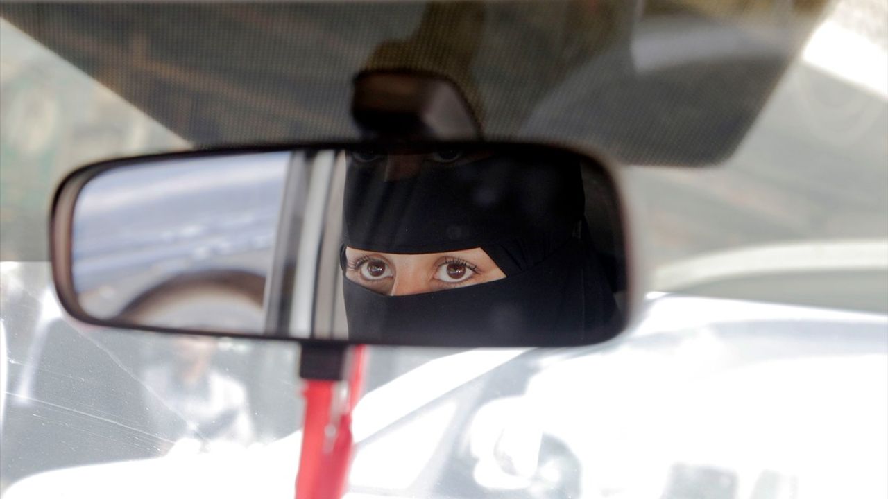 Yemen'de Kadınlar 'Havva'nın Yolculuğu' ile Taksici Oluyor