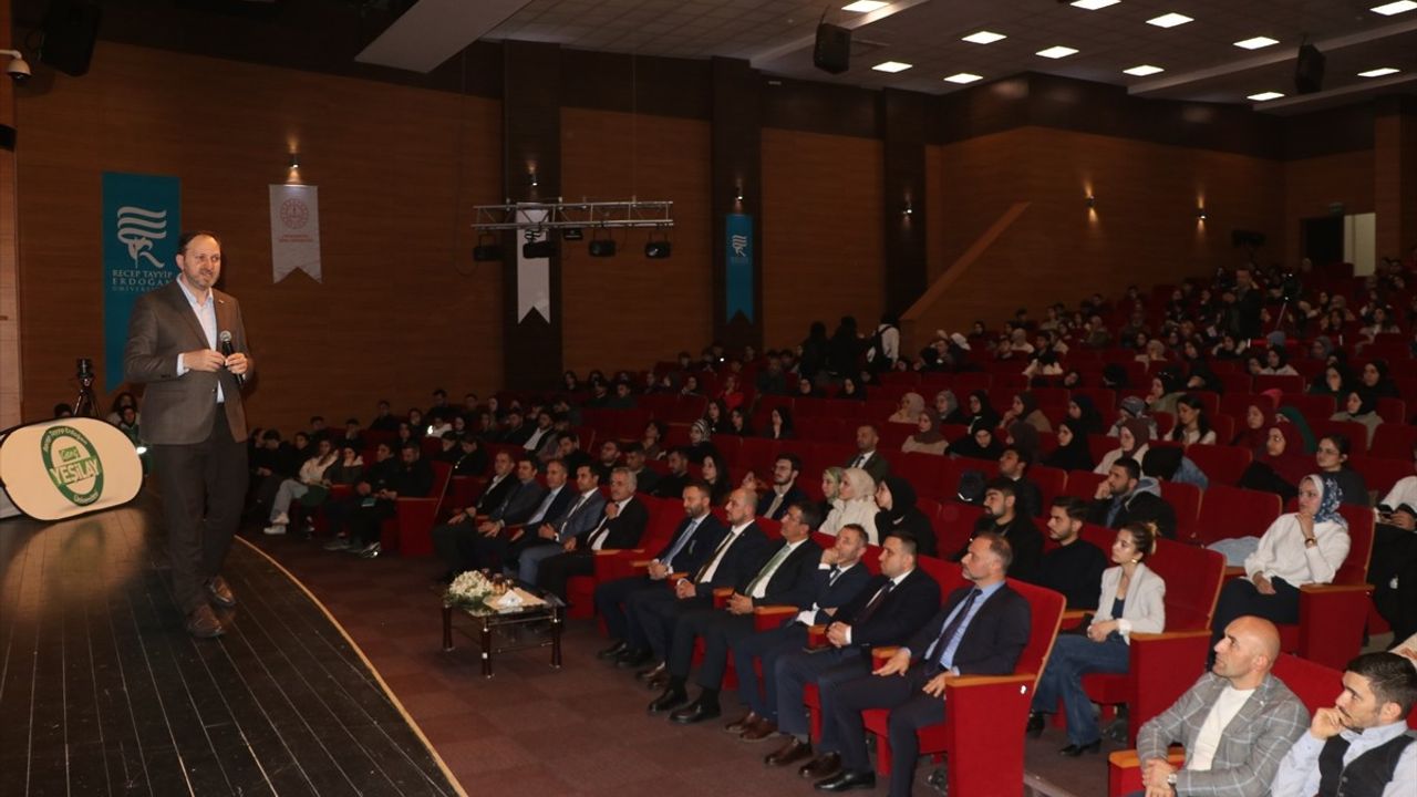 Yeşilay Genel Başkanı Dinç, Rize'de Bağımlılıkla Mücadeleyi Tartıştı