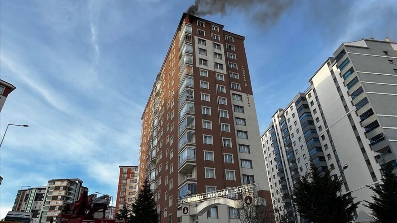 Yozgat'ta 17 Katlı Apartmanda Yangın Paniği