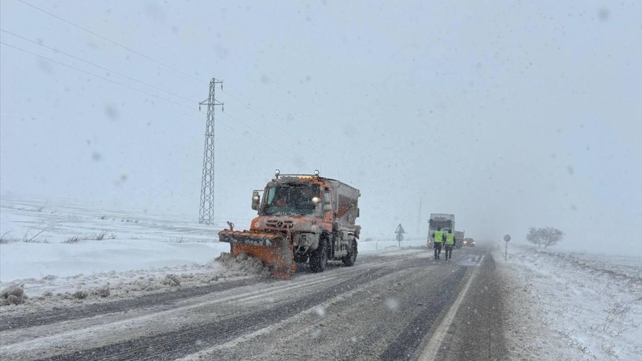 Yozgat'ta Kapanan 73 Köy Yolu İçin Çalışmalar Devam Ediyor