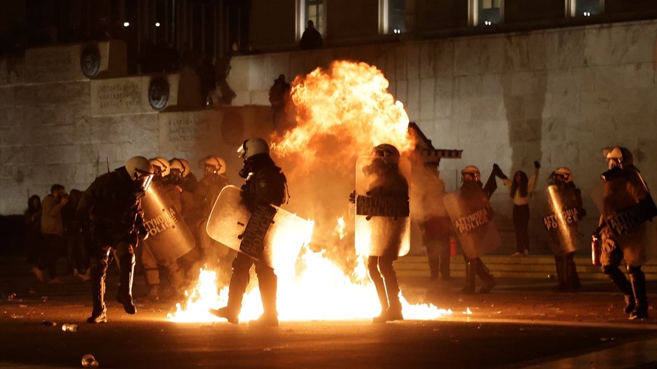 Yunanistan'da 57 Kişinin Ölümüne Neden Olan Tren Kazası İçin Eylem Düzenlendi